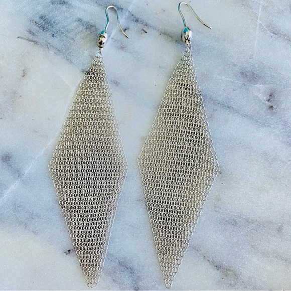 Elsa Peretti Vintage Sterling Sliver, Classic, lightweight, Mesh Earrings. - Picture 3 of 5
